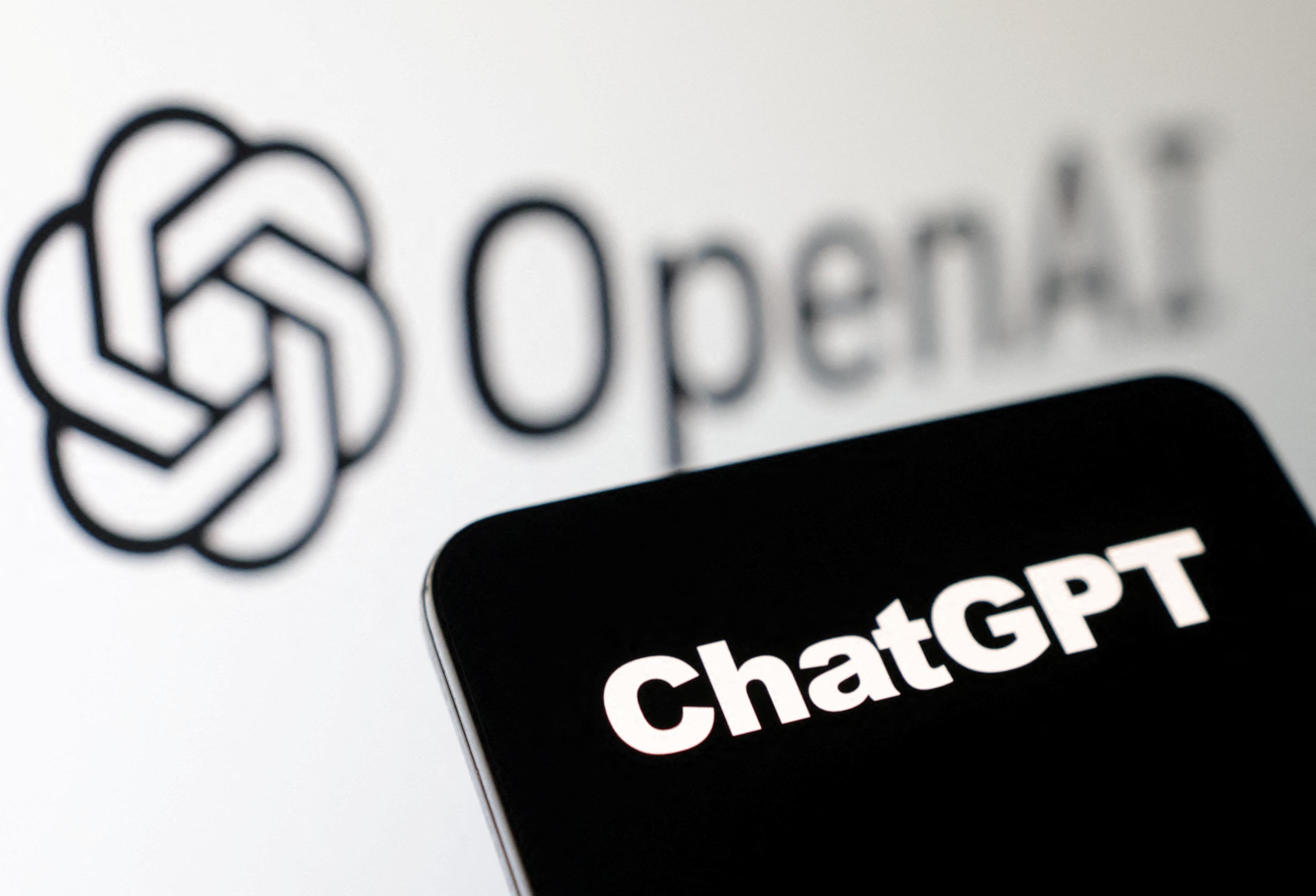ChatGPT چیست، چه کاربردهایی دارد و چگونه می‌توانیم از آن استفاده کنیم؟